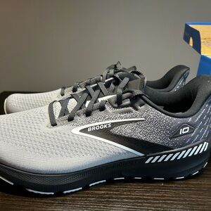 Brand New Brooks Men’s Launch GTS 10, Size 10.5 Wide 2E